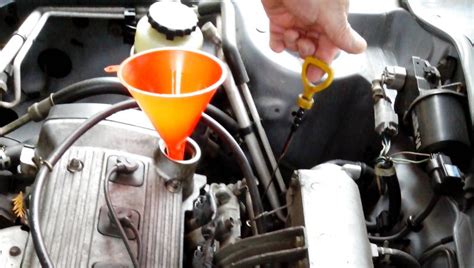 Autopflege: Wie man Öl eingießt